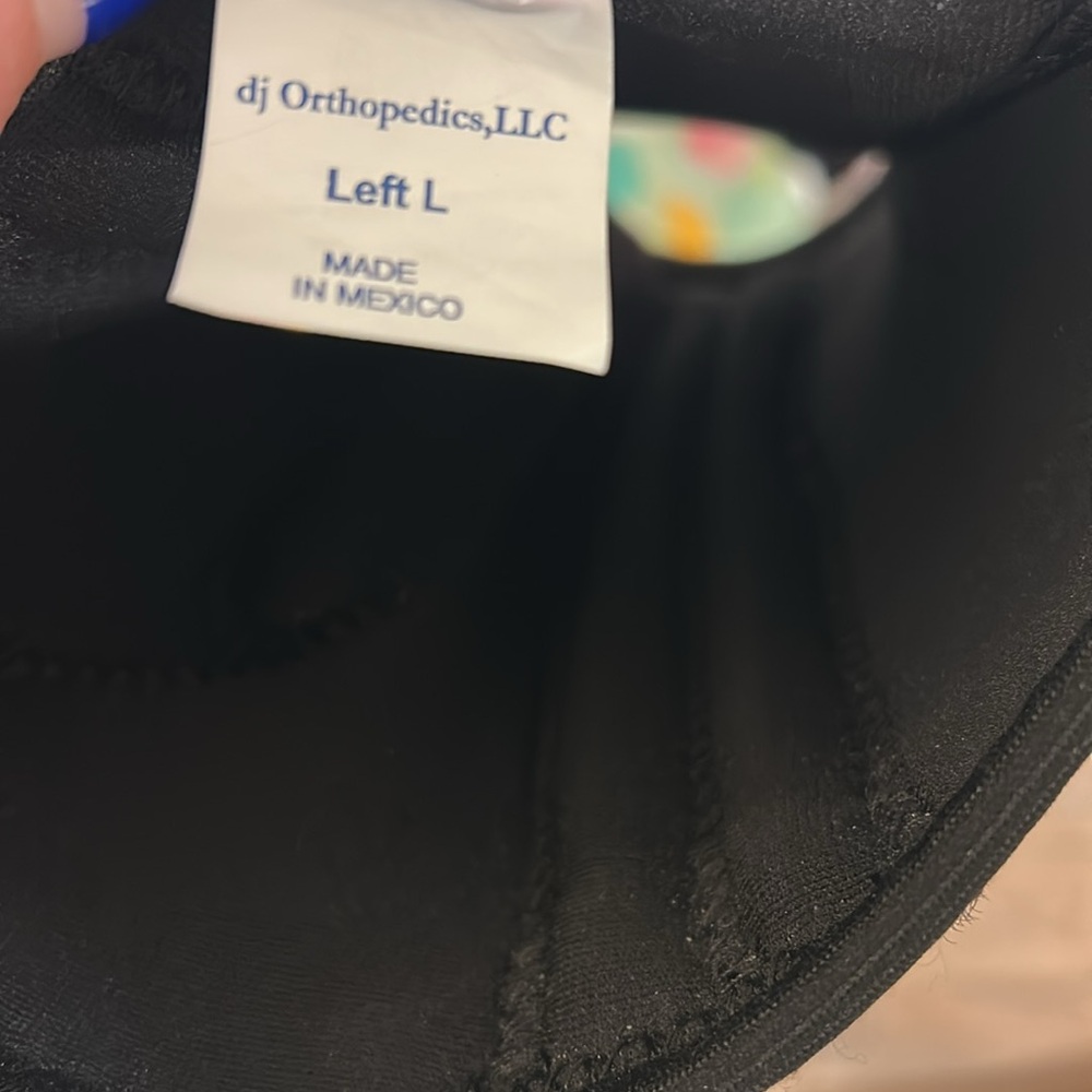 DonJoy Lateral J Patella Support Brace - Black - Picture 4 of 5